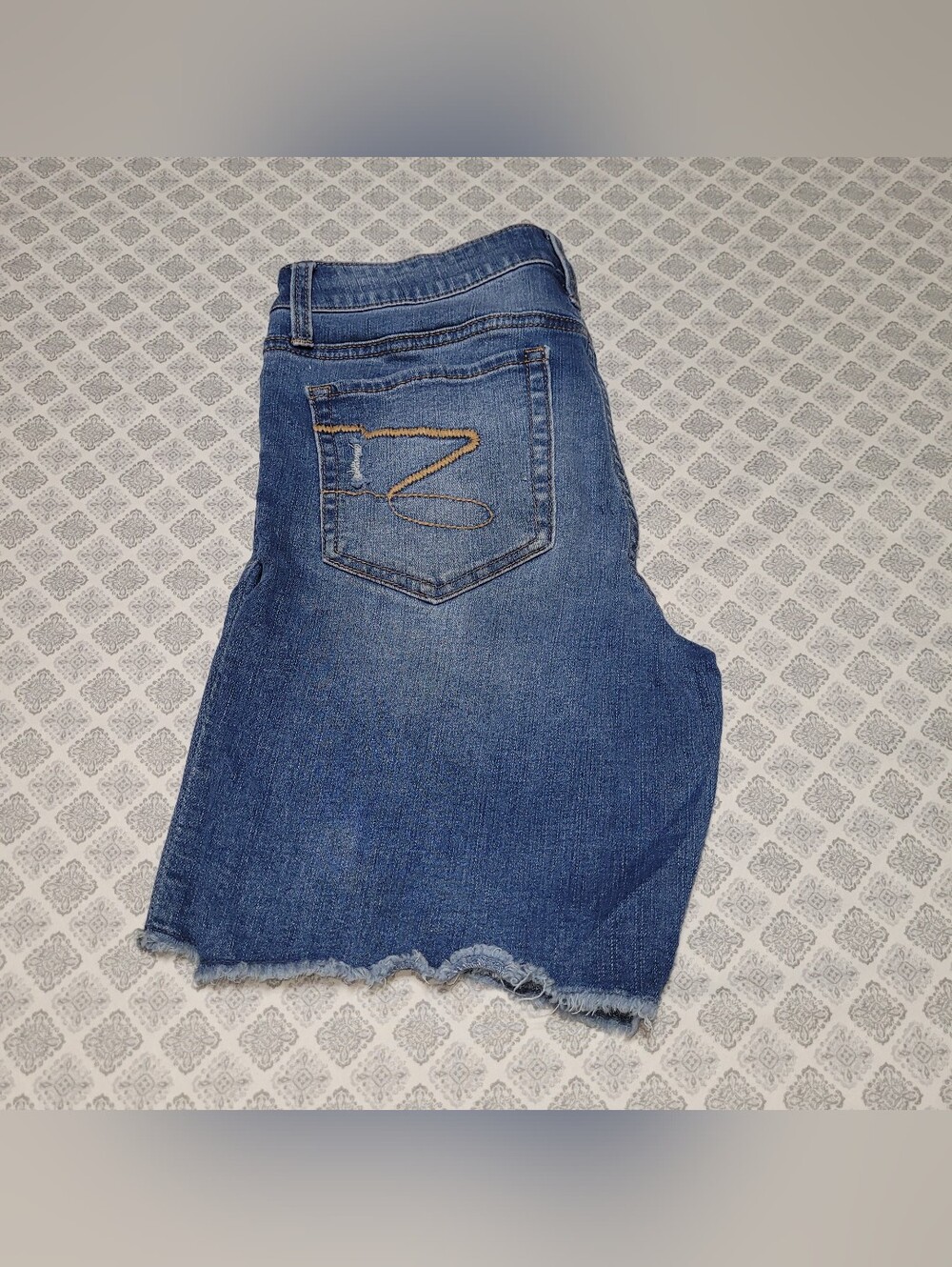 Seven7, Womens Size 6 Blue Denim Frayed Hem Shorts - Picture 8 of 8